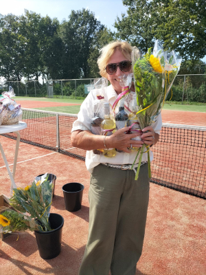 Ada en Betty (onzichtbaar) DD8